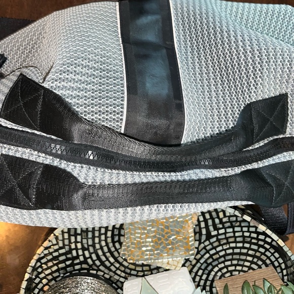 Athleta gym breathable grey duffel travel sport workout bag - Picture 6 of 10